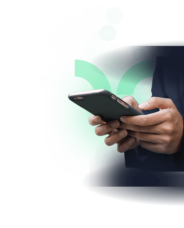 Cliente usando celular